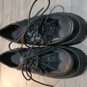 Strange cult spiderweb creepers